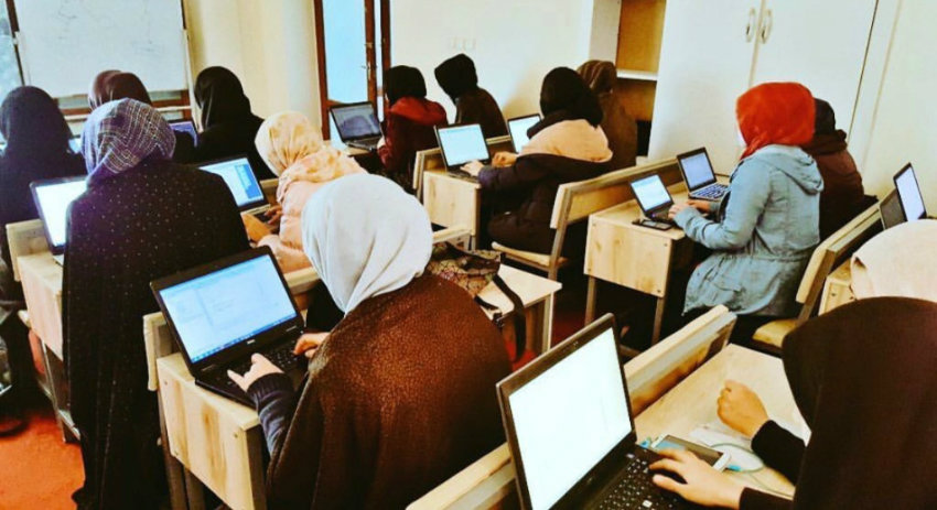 Code to Inspire؛ فرصتی برای دختران افغان در یادگیری برنامه‎نویسی و بازی‎سازی - ویجیاتو