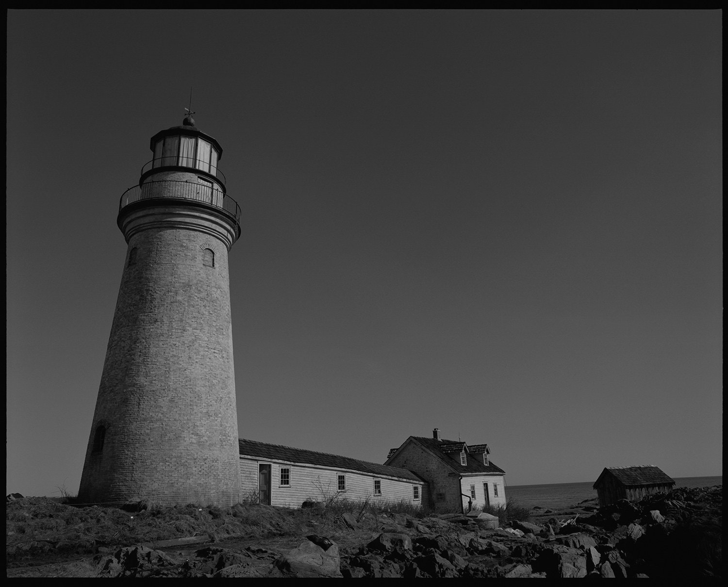 نقد فیلم Lighthouse – تاریکی مطلق، ستاره‌ای نیست