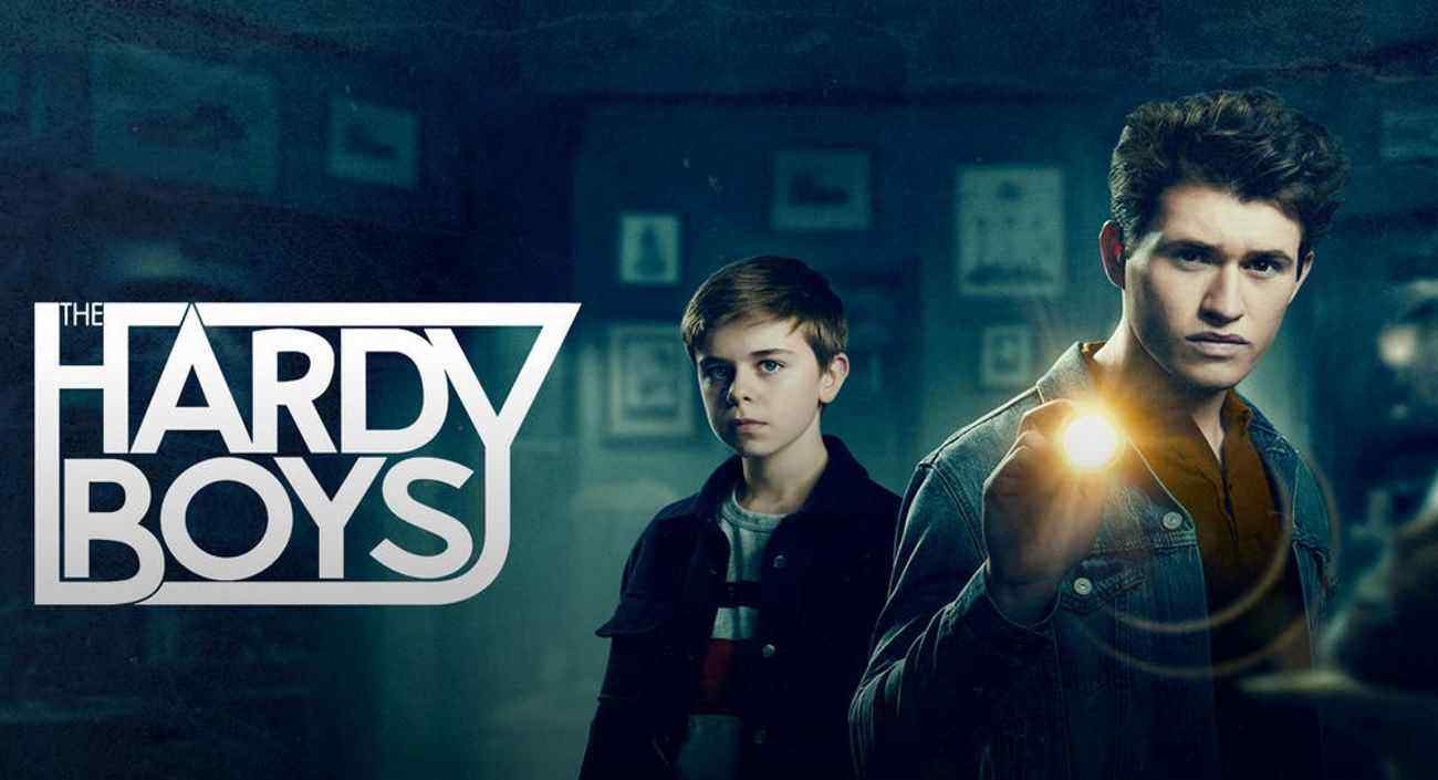 نگاهی به سریال The Hardy Boys – داستانی بی‌رنگ و لعاب در شهری مرموز