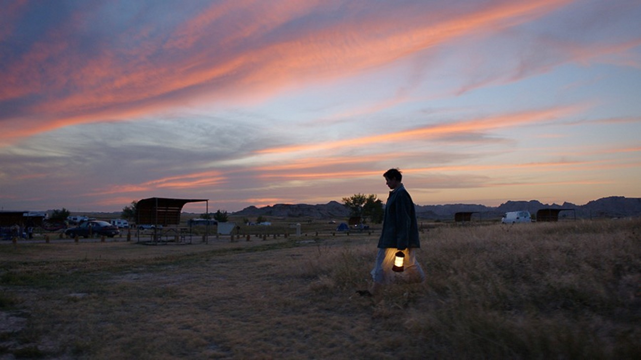 نقد فیلم Nomadland – کشور زرق و برق دار آواره‌ها