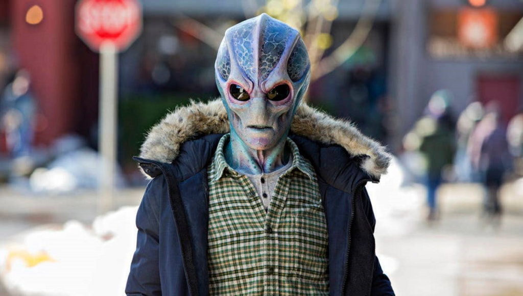 نقد سریال Resident Alien - بیگانه‌ای در پوست انسان - ویجیاتو