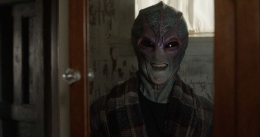 نقد سریال Resident Alien - بیگانه‌ای در پوست انسان - ویجیاتو