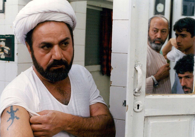 پرویز پرستویی در یکی از جنجالی‌ترین فیلم های طنز ایرانی با نام مارمولک