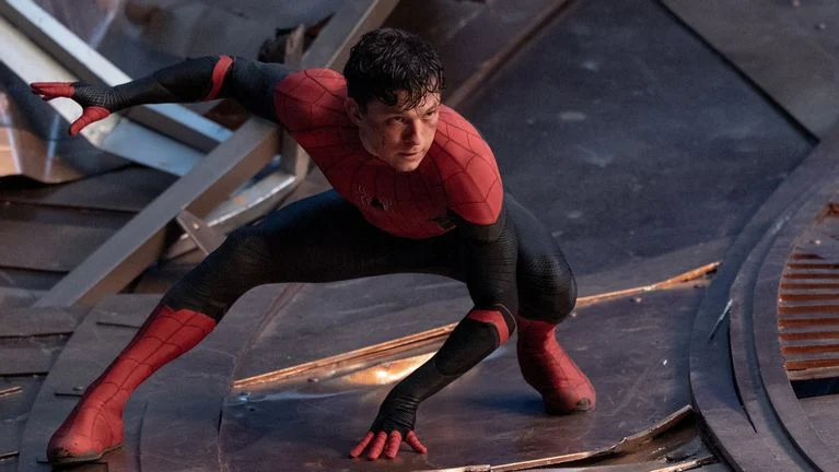 تام هالند بازیگر Spider-Man: No Way Home از فیلم‌های ابرقهرمانی دفاع کرد - ویجیاتو