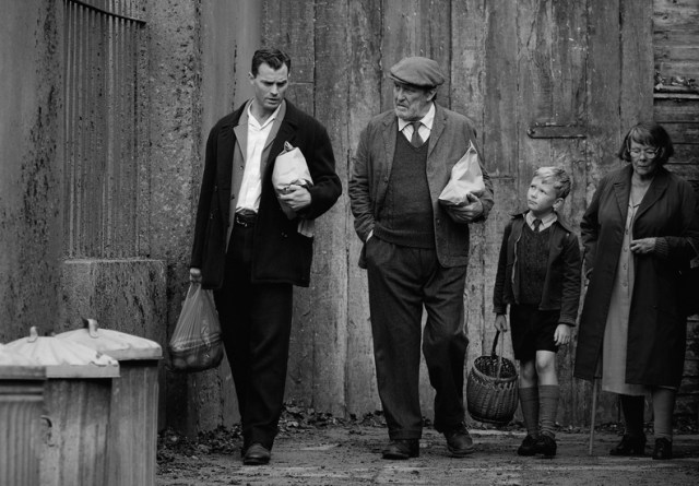 نقد فیلم Belfast - یک درام خانوادگی دلگرم‌کننده - ویجیاتو