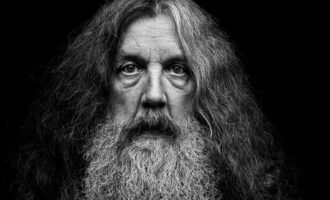 کمیک آلن مور - Banner