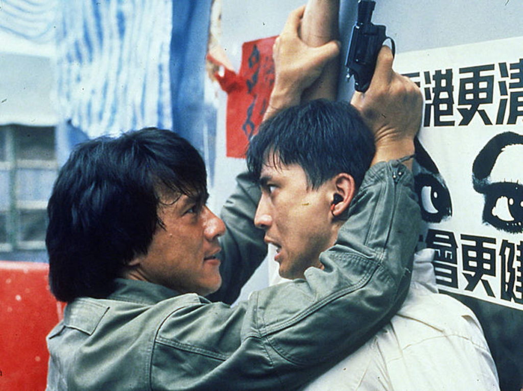 جکی چان در سری فیلم های اکشن Police Story می‌درخشد.