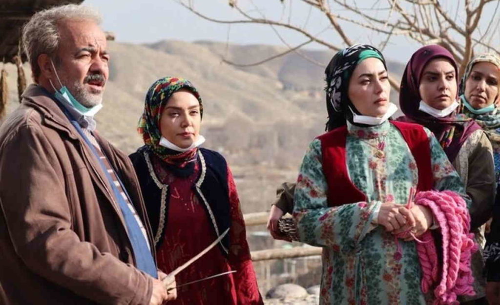سعید آقاخانی در سریال ایرانی کمدی «نون خ» ماجرایش را در بستر خانواده‌های کرد بیان می‌کند.