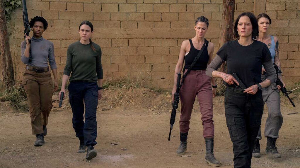 عنوان Dirty Angels جزو انتخاب های محدود با محوریت زنان در بین بهترین فیلم های کماندویی محسوب می‌شود.