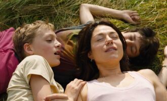 نقد فیلم Close