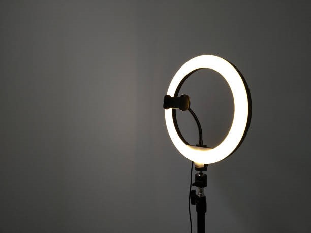 آیا رینگ لایت گزینه‌ای ایده‌آل برای نورپردازی در عکاسی می‌باشد؟