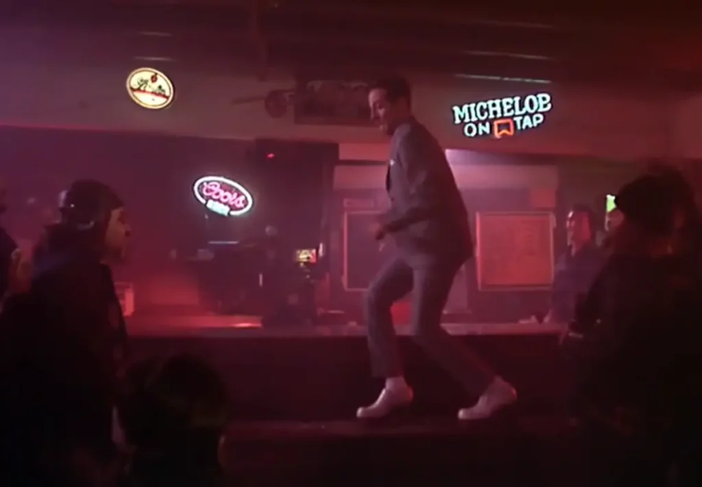 پی-وی در فیلم Pee-wee's Big Adventure سال ۱۹۸۵ با یک رقص از مهلکه می‌گریزد.