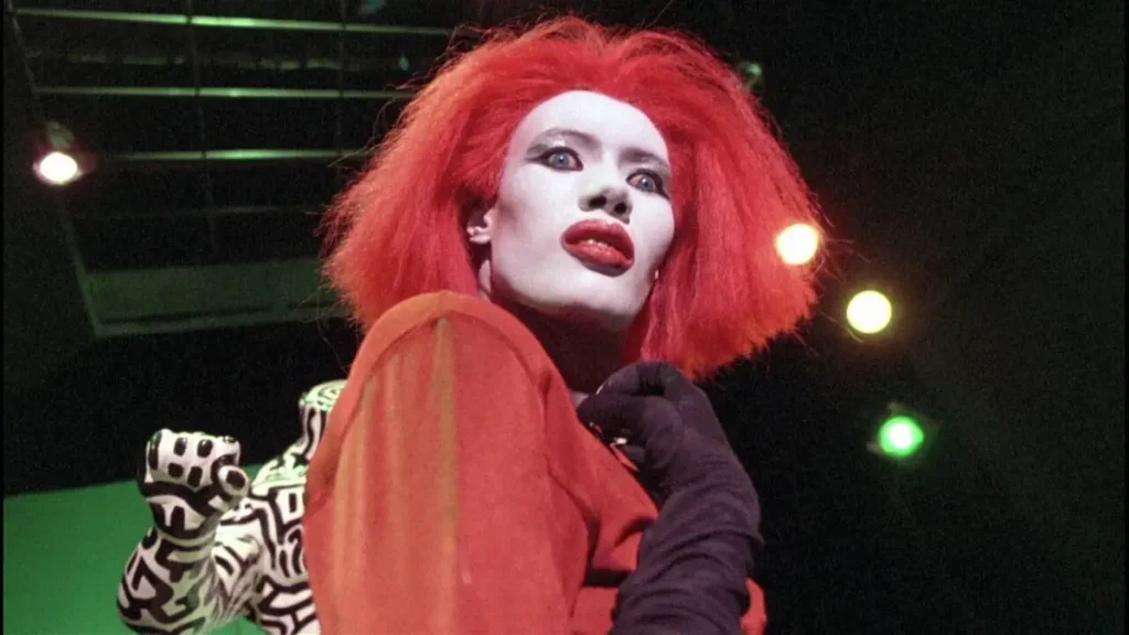 رقص گو-گوی گریس جونز در فیلم Vamp سال ۱۹۸۶