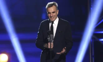 کناره‌گیری دنیل دی-لوئیس - Banner