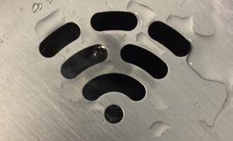 تصویر مفهومی از یک وایفای مخدوش شده