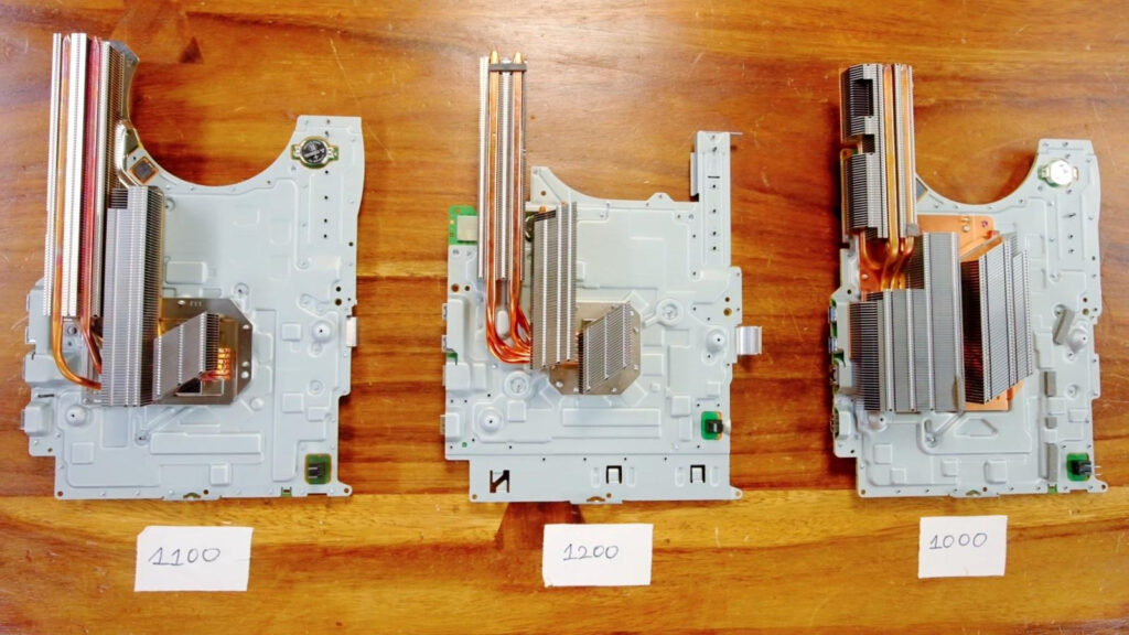 تصویری از تفاوت سیستم خنک کنند در مدل‌های مختلف PS5 استاندارد