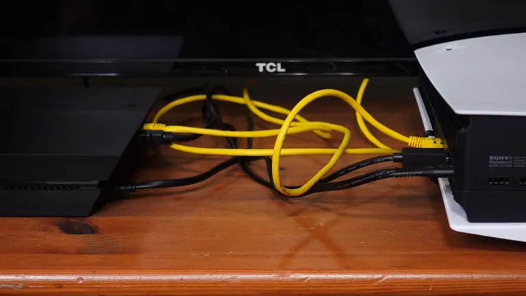 شما می‌توانید با استفاده از کابل لن کنسول PS5 خود را به PS4 متصل کنید.