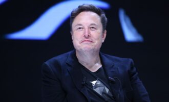 ایلان ماسک ادعا کرد جزو ۲۰ بازیکن برتر بازی دیابلو 4 است