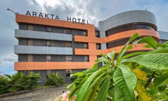 مراکز خرید نزدیک به هتل آراکتا قشم