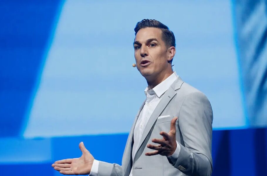 مدیر عامل الکترونیک آرتز یکی از گزینه‌های مدیر عاملی دیزنی در سال ۲۰۲۶ است