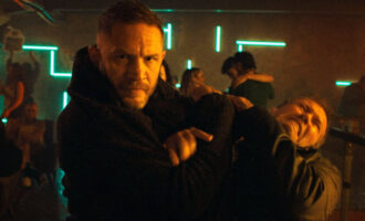 اولین نگاه رسمی به فیلم اکشن Havoc با بازی تام هاردی منتشر شد