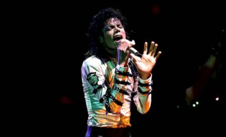 تاریخ اکران فیلم زندگی‌نامه مایکل جکسون به پاییز سال بعد موکول شد