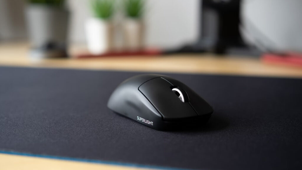 موس Logitech G pro X Superlight 2، یکی از بهترین موس‌های گیمینگ برای بازی فورتنایت در سال ۲۰۲۴.