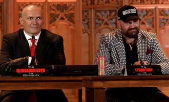 قهرمان بوکس سنگینوزن جهان در یک کنفرانس خبری لباس مامور ۴۷ را به تن کرد!