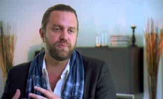 نتفلیکس ممکن است کارگردان فیلم 47 Ronin را برای همیشه راهی زندان کند