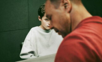 معرفی سریال Adolescence | درام جنایی درباره تأثیرات مردسالاری
