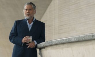 اولین تصویر رسمی از فیلم Day Drinker با بازی جانی دپ و پنه لوپه کروز منتشر شد