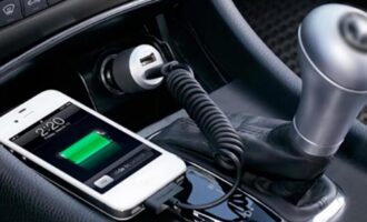 آیا شارژر فندکی ضرر دارد؟ نگاهی به شایعات و واقعیات!