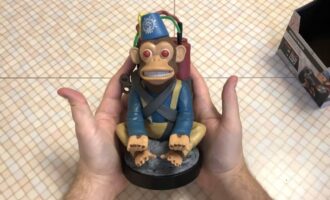 یک طرفدار کال آف دیوتی با بردن عروسک Monkey Bomb داخل هواپیما دردسرساز شد!