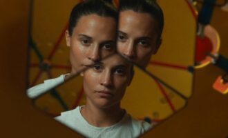 نقد فیلم The Assessment - کابوس والد شدن در دنیای دیستوپیایی