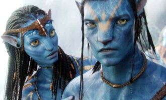 جیمز کامرون: زویی سالدانا بهترین بازی کارنامه خود را در فیلم Avatar: Fire and Ash ارائه خواهد داد