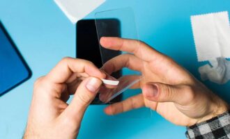 تعویض گلس گوشی مثل حرفه‌ای‌ها!