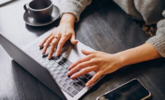 راهنمای کامل تبدیل ویندوز Home به Pro بدون حذف اطلاعات + 3 نکته