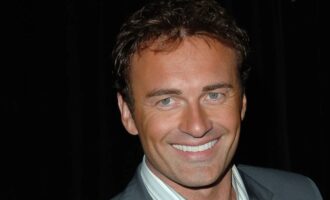 جولیان مکماهون