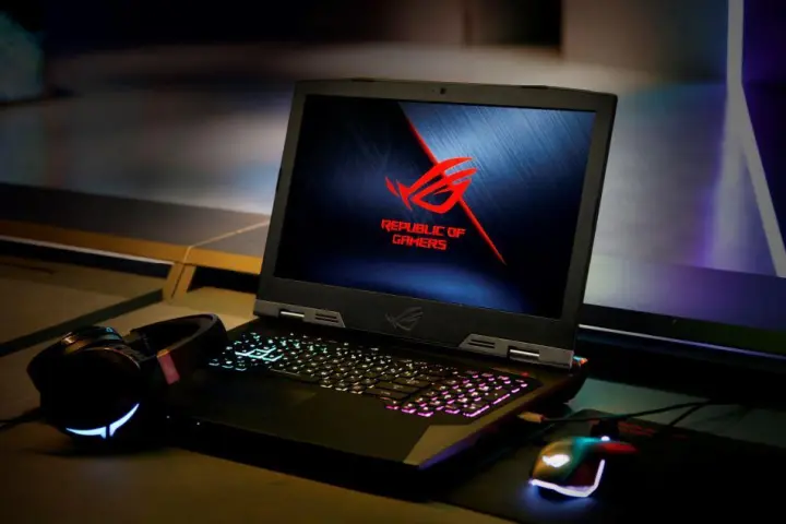 یک لپ تاپ گیمینگ ROG اماده بازی