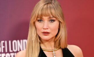 جنیفر لارنس: کارگردانان مرد خیلی در روند بازیگری دخالت می‌کنند