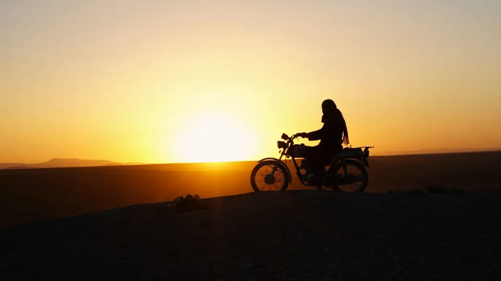 سنگ&zwnj;تراشی (Cutting Through Rocks)