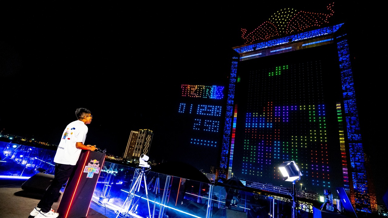 بزرگ‌ترین بازی Tetris با استفاده از بیش از دو هزار پهپاد در آسمان دبی برگزار شد