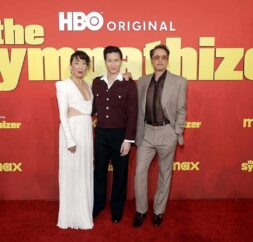 رابرت داونی جونیور، هوآ ژوانده و ساندرا اوه در فرش قرمز The Sympathizer