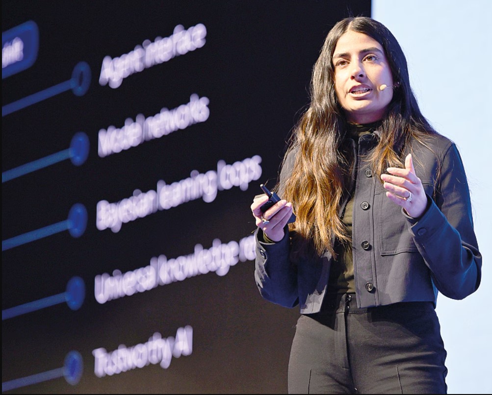 آشا شارما در بخش مدیریت هوش مصنوعی مایکروسافت