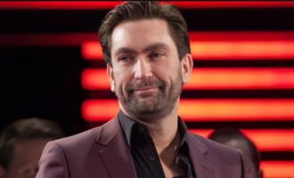 جدایی موقت لزلی بنزیس از استودیوی Build a Rocket Boy