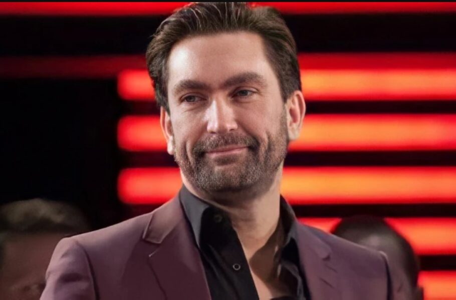 جدایی موقت لزلی بنزیس از استودیوی Build a Rocket Boy