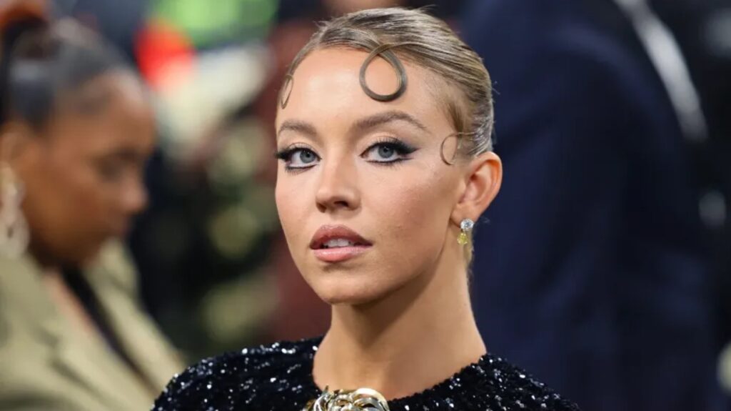 سیدنی سوئینی در مراسم مت‌گالا