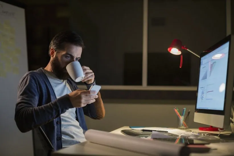 استفاده از اشک مصنوعی برای جلوگیری از خشکی و خستگی چشم