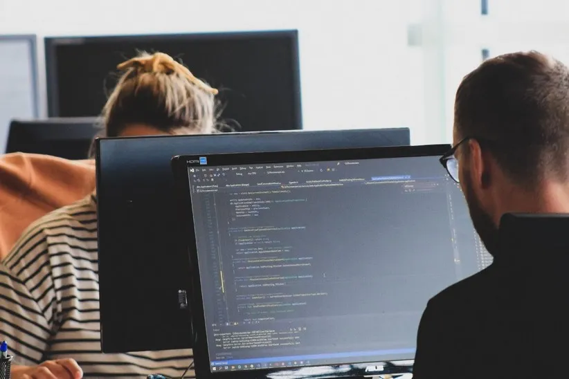 آیا نور آبی مانیتور برای چشم خطرناک است؟