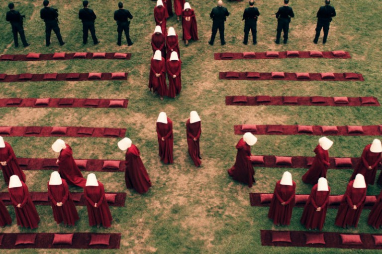 معرفی سریال The Handmaid&rsquo;s Tale | نگاهی کامل به داستان